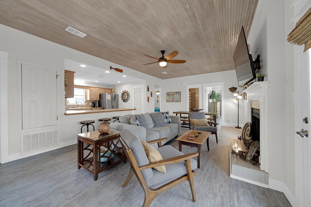 Photo 9 of DESTIN BEACH PARADISE! LARGE PRIVATE POOL, AMAZING BEACHES AND GOLF CART DEALS!