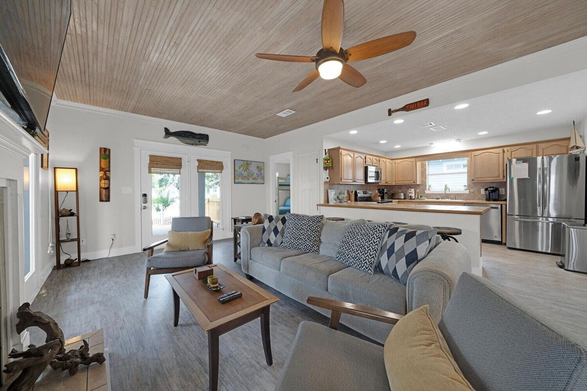 Photo 12 of DESTIN BEACH PARADISE! LARGE PRIVATE POOL, AMAZING BEACHES AND GOLF CART DEALS!