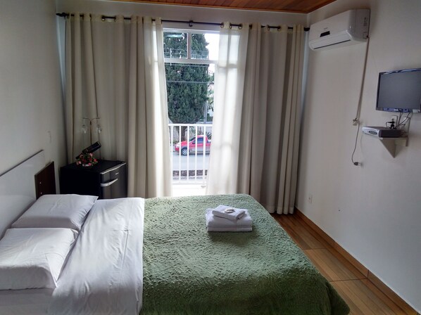 Minibar, free WiFi