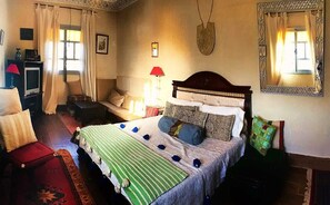 Comfort Double Room, 1 Katil Kelamin (Double), Non Smoking, Mountain View | Dihias secara berasingan, dilengkapkan perabot secara berasingan