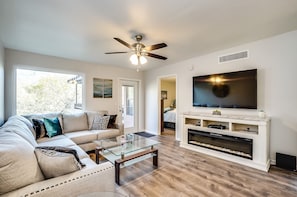 Smart TV, fireplace