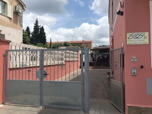 Entrada de la propiedad