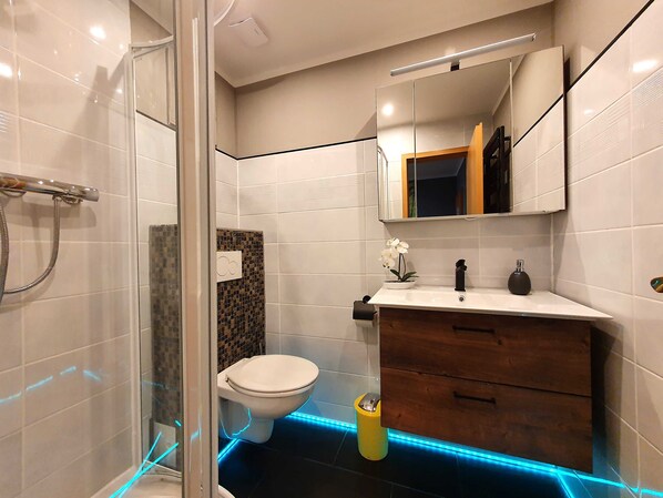 Unclassified image, 1 of 35, button