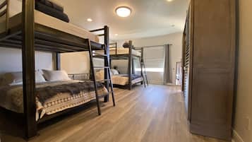 4 bedrooms, iron/ironing board, travel crib, free WiFi