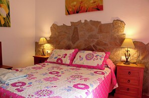 2 sovrum, strykjärn/strykbräda och sängkläder