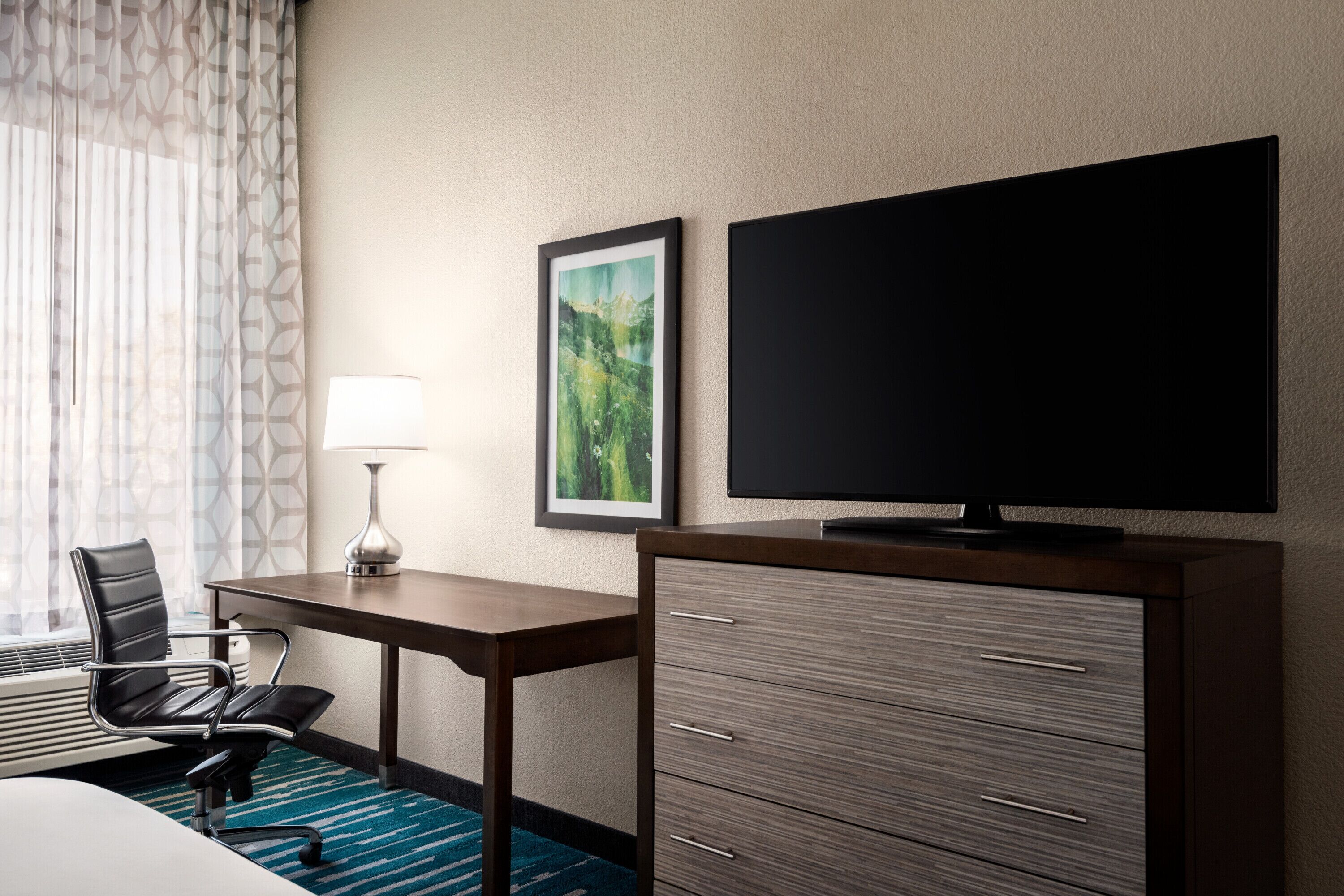 room, 1 king bed, non smoking | premium bedding, pillow-top beds, desk, laptop workspace