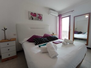 2 bedrooms, iron/ironing board, travel cot, free WiFi
