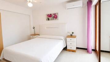 2 slaapkamers, een strijkplank/strijkijzer, gratis wifi, beddengoed