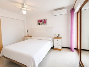 2 chambres, fer et planche à repasser, Wi-Fi gratuit, draps fournis