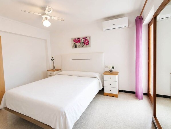 2 bedrooms, iron/ironing board, free WiFi, bed sheets