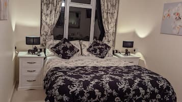 Comfort Double Room, Private Bathroom, Garden View (Hedgerows)