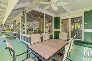 Outdoor dining - Peaceful Location with Lush Tropical Views (Princeville)