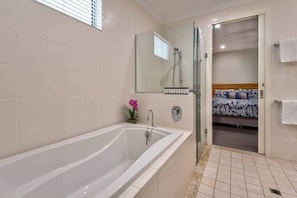 Hair dryer, towels - Pavillions 24, Marina Front Apartment on Hamilton Island (Hamilton Island)