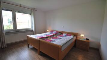 2 bedrooms, in-room safe, iron/ironing board, travel crib