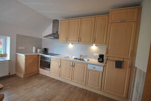 Réfrigérateur, micro-ondes, four, lave-vaisselle