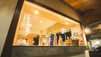 Déjeuner et dßner servis sur place, spécialités Cuisine locale