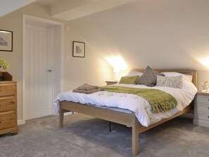 4 bedrooms, free WiFi, bed sheets - 4 bedroom accommodation in Lansallos, near Looe (Lansallos, near Looe)