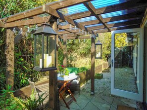 Outdoor dining - 1 bedroom accommodation in Dyserth, near Prestatyn (Dyserth, near Prestatyn)