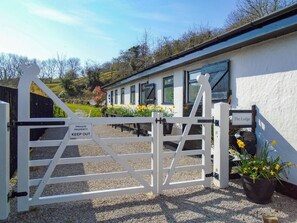 Property grounds - 1 bedroom accommodation in Dyserth, near Prestatyn (Dyserth, near Prestatyn)