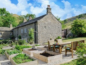 Outdoor dining - 3 bedroom accommodation in Starbotton, near Kettlewell (Starbotton, near Kettlewell)