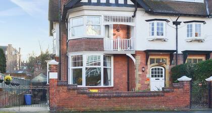 2 bedroom accommodation in Scarborough