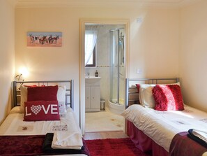 2 bedrooms, free WiFi, bed sheets - Yorkshire Rose Holiday Lodge (Sewerby, near Bridlington)