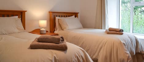 3 bedrooms, WiFi (free), bed sheets