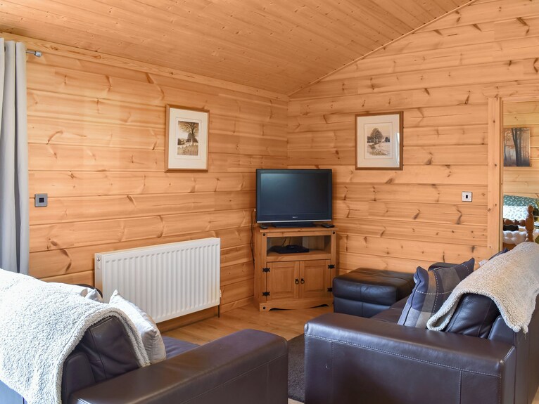 3 Bedroom Accommodation In Carlton - Selby
