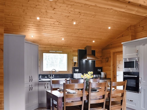 3 bedroom accommodation in Carlton