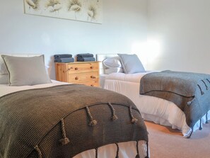 2 bedrooms, free WiFi, bed sheets - 2 bedroom accommodation in Mabie, near Dumfries (Mabie, near Dumfries)