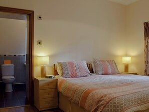 3 عدّة غرف نوم وواي فاي مجانًا وملاءات أسرّة