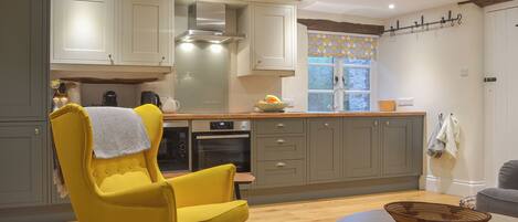 Dishwasher, cookware/dishes/utensils