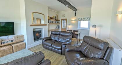 2 bedroom accommodation in Allonby, near Maryport