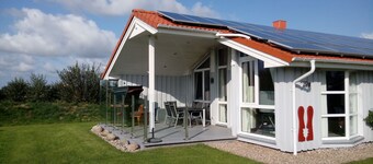 spacious and comfortably furnished holiday home with sauna and fireplace