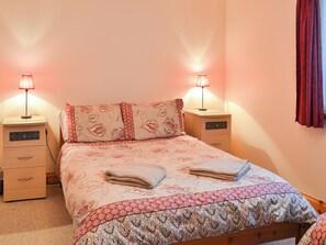 3 室のベッドルーム、WiFi (無料)、ベッドシーツ