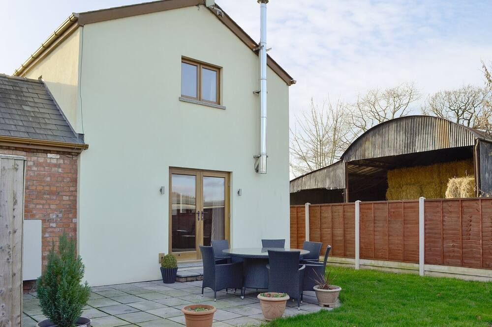 4 bedroom accommodation in Wonastow, near Monmouth