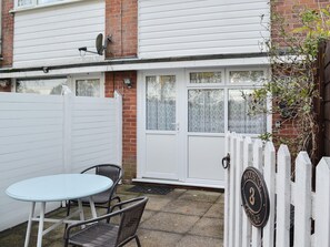 Outdoor dining - 1 bedroom accommodation in Ludham (Ludham)
