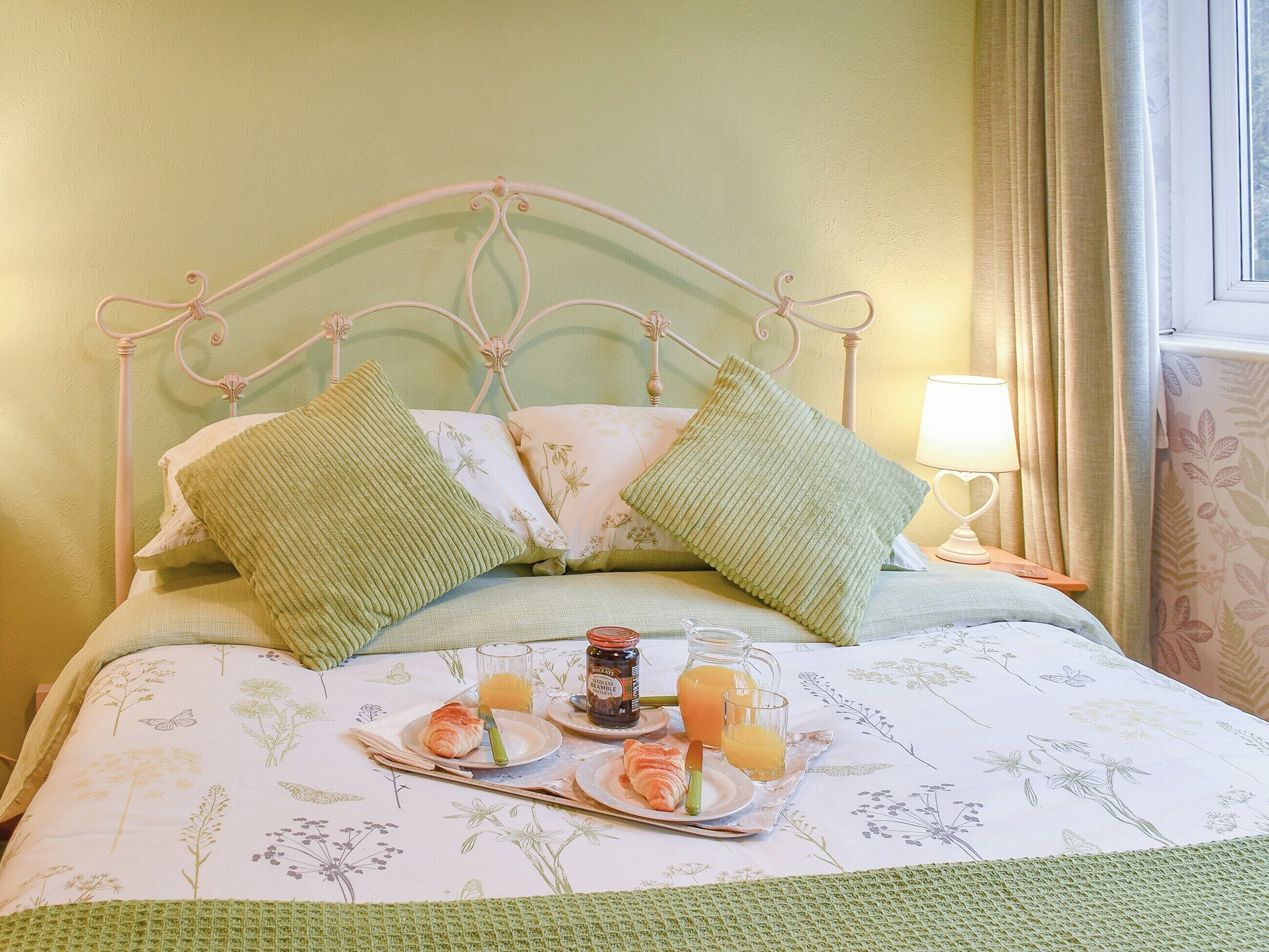 Double bedroom | Woodbine Cottage, Ludham