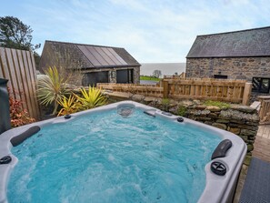 Outdoor spa tub - Stable Cottage - UK10694 (Amroth, near Saundersfoot)