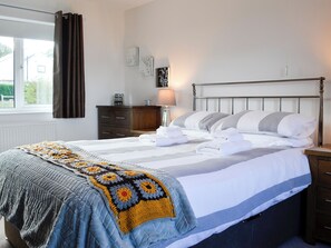 3 quartos, Wi-Fi de cortesia, roupa de cama