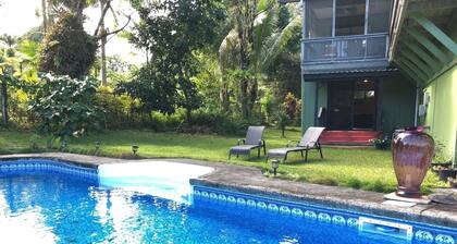Relax near Port of Hilo, charming Hakalau apartment