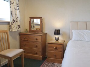 4 bedrooms, free WiFi, bed sheets - 4 bedroom accommodation in Near Llangrannog (Near Llangrannog)