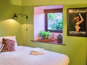 2 bedrooms, free WiFi, bed sheets - A break at Bandrake Barn offers rest and relaxation. (Oxen Park, near Ulverston)