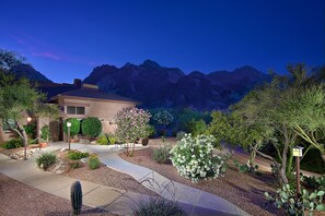 Property grounds - Enjoy 3 Pool Areas, Fitness Center, Unbeatable Location, Wi-Fi, Upgraded Unit! (Tucson)