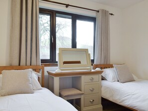 2 bedrooms, free WiFi, bed sheets - 2 bedroom accommodation in Drumnadrochit, near Inverness (Drumnadrochit, near Inverness)