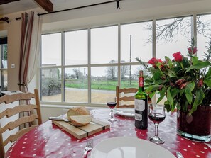 Dining - 3 bedroom accommodation in Colkirk, near Fakenham (Colkirk, near Fakenham)
