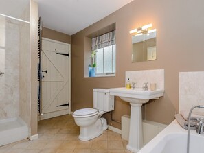Towels - 3 bedroom accommodation in Colkirk, near Fakenham (Colkirk, near Fakenham)