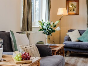 Fireplace - 3 bedroom accommodation in Colkirk, near Fakenham (Colkirk, near Fakenham)