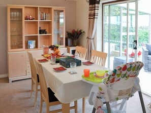 Dining - 4 bedroom accommodation in Amble, near Warkworth (Amble, near Warkworth)