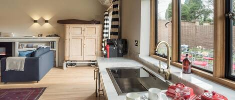 Dishwasher, cookware/dishes/utensils